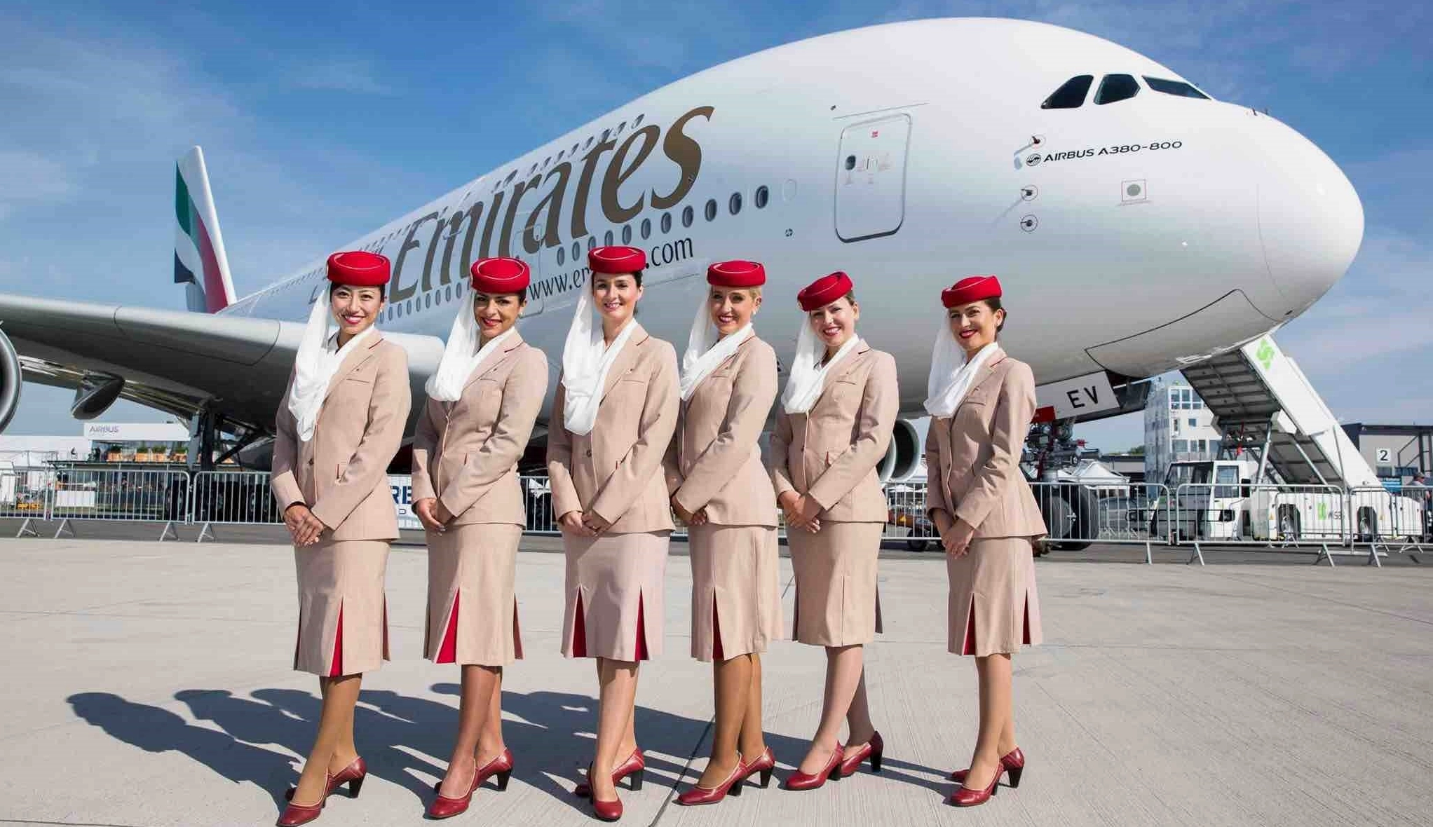 Emirates của nước nào? Giải mã hãng hàng không vươn tầm thế giới Máy bay Emirates đang cất cánh