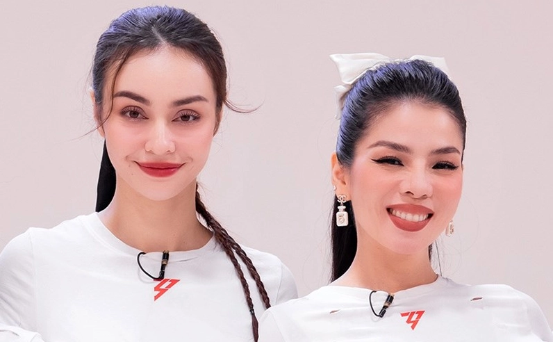 Mlee là người nước nào? Hé lộ quê hương và sự nghiệp của nữ ca sĩ Mlee biểu diễn trên sân khấu