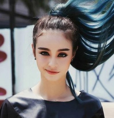 Mlee là người nước nào? Hé lộ quê hương và sự nghiệp của nữ ca sĩ Mlee với phong cách thời trang cá tính