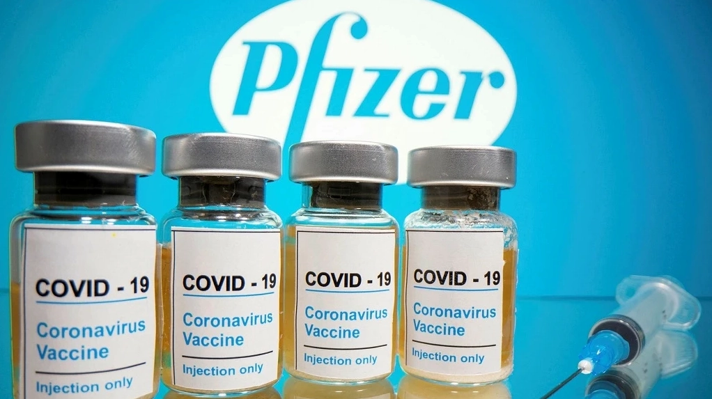 Vaccine Pfizer của nước nào? Nguồn gốc và thông tin chi tiết 2026 Người dân xếp hàng tiêm vaccine Pfizer