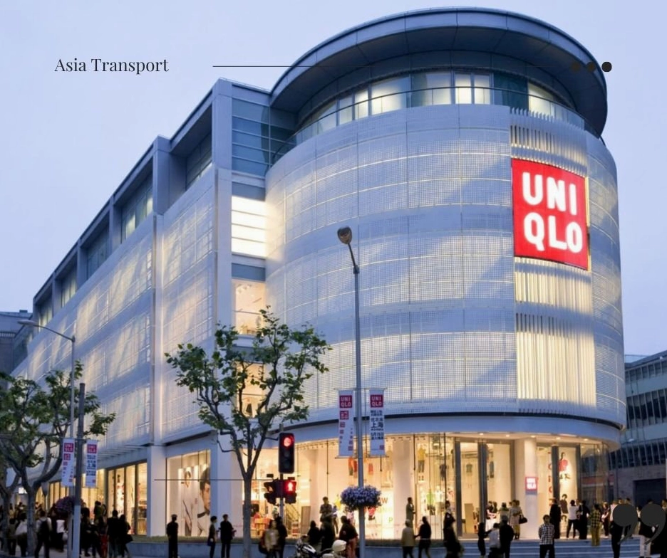 Uniqlo Của Nước Nào? Hé Lộ Bí Mật Thương Hiệu Thời Trang Toàn Cầu Người mẫu mặc trang phục Uniqlo