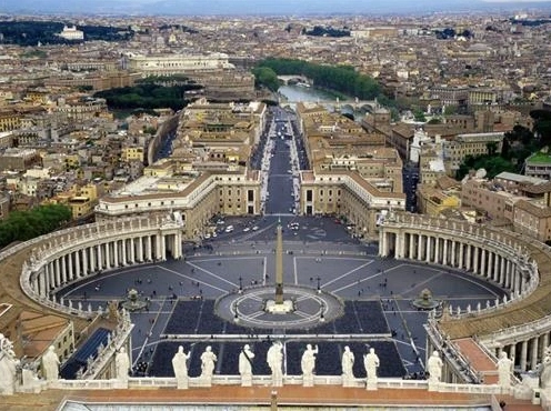 Nhà nguyện Sistine với trần bích họa của Michelangelo