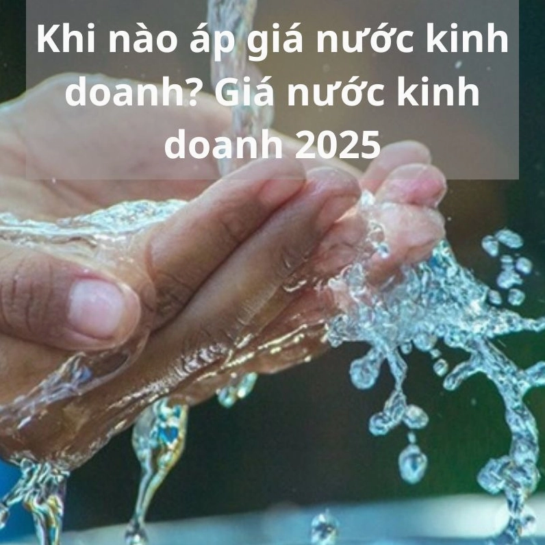 Khi Nào Áp Giá Nước Kinh Doanh: Hướng Dẫn Chi Tiết 2026 Nhân viên kiểm tra hệ thống nước tại nhà máy