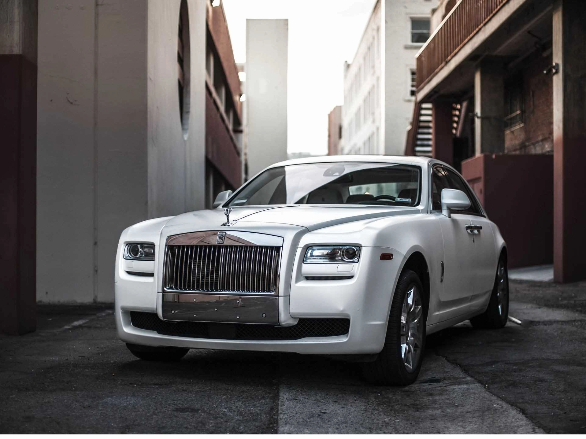 Rolls-Royce của nước nào? Lịch sử và vị thế của thương hiệu xe siêu sang Nội thất sang trọng của xe Rolls-Royce