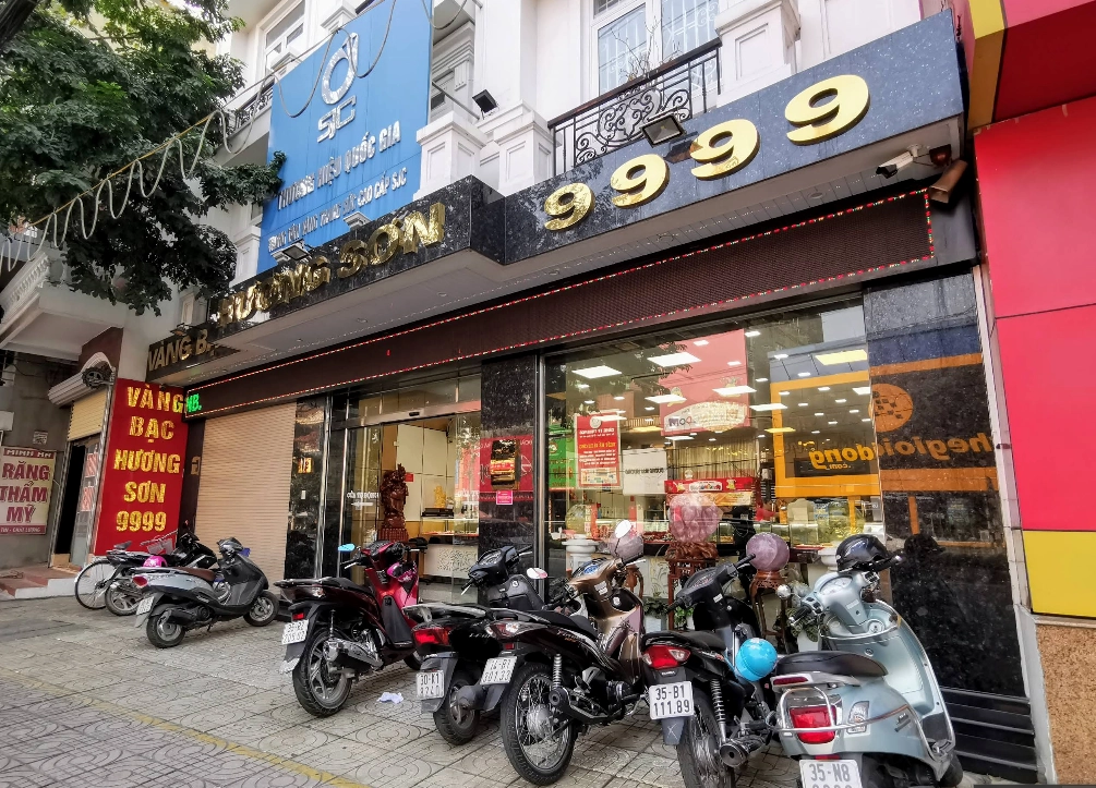 Showroom vàng bạc hiện đại