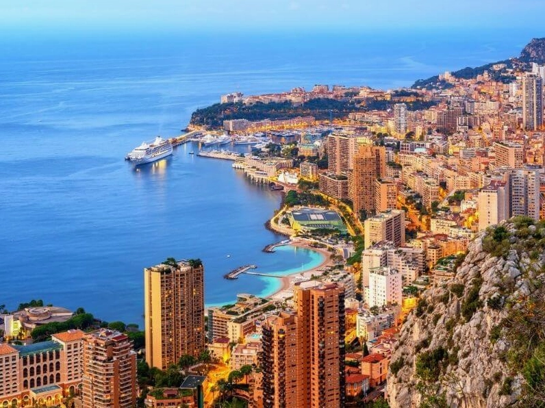 Monaco là nước nào? Khám phá Công quốc giàu có bậc nhất thế giới Sòng bạc Monte Carlo nhìn về đêm