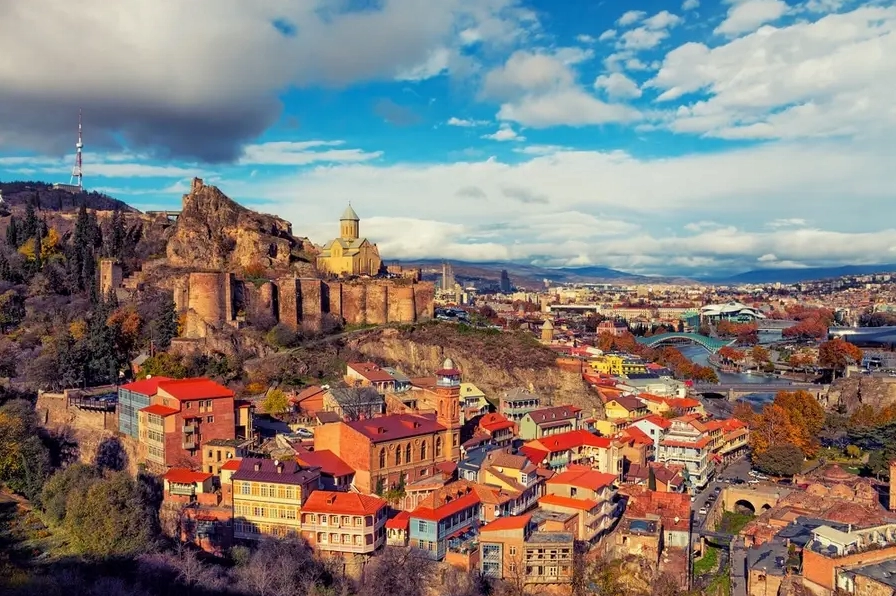 Georgia Là Nước Nào? Khám Phá Xứ Sở Thu Hút 2026 Thành phố Tbilisi lung linh về đêm