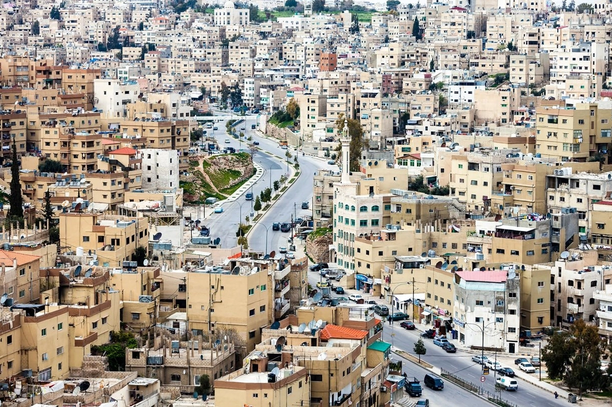 Jordan là nước nào? Khám phá Vương quốc Ả Rập đầy bí ẩn Thủ đô Amman, Jordan nhìn từ trên cao
