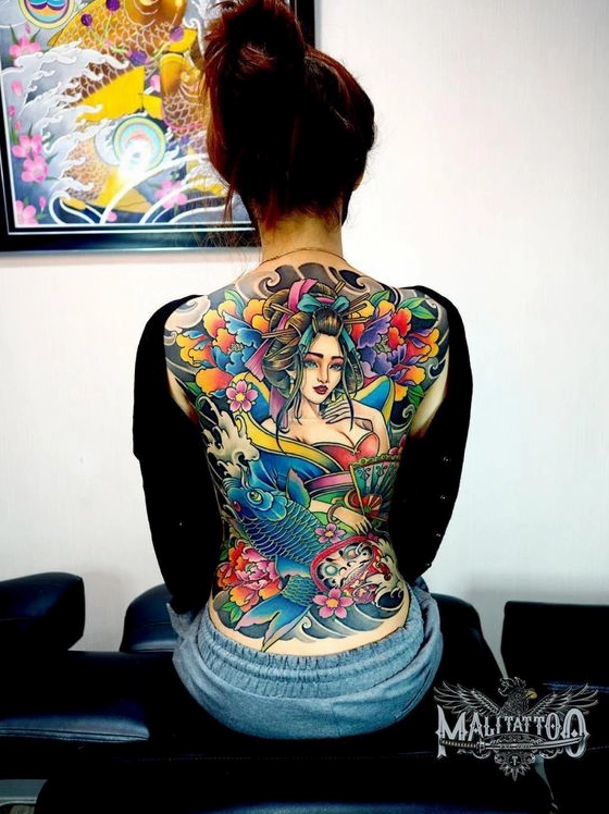 Hình xăm full lưng nhật cổ nữ màu sắc ấn tượng