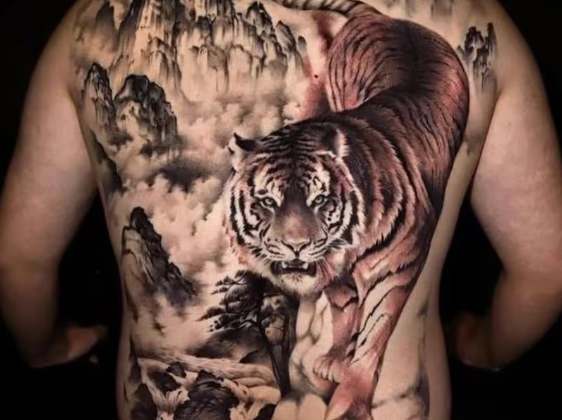 Hình xăm hổ phong cách blackwork