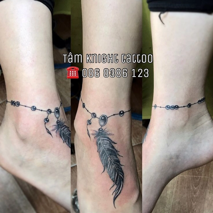 Hình xăm hoa mẫu đơn ở cổ chân nữ