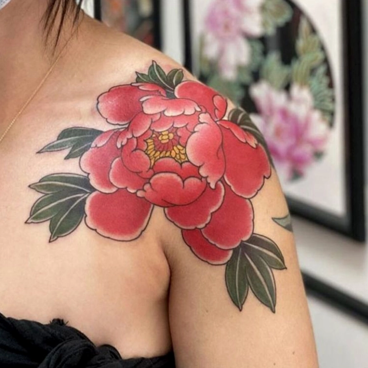 Hình xăm mẫu đơn full lưng ấn tượng