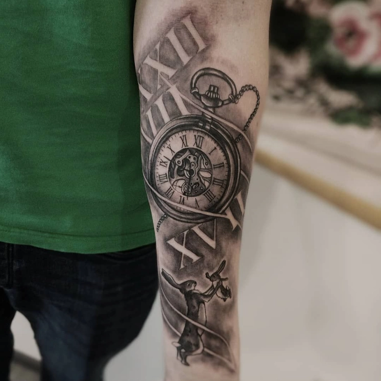 Hình xăm đồng hồ La Mã cổ điển