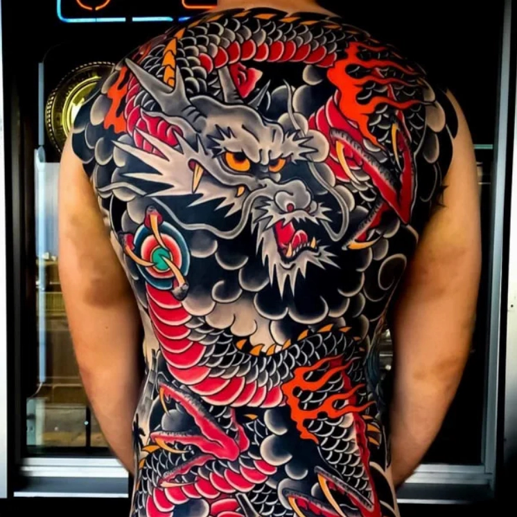 Hình xăm rồng lửa kín lưng hùng vĩ