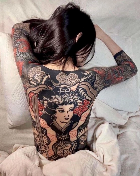 Hình xăm rồng nhật cổ full lưng nữ