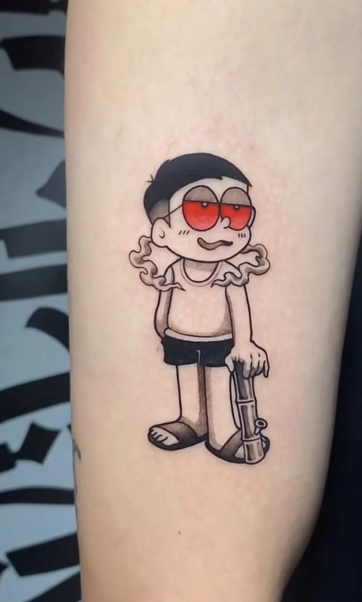 Ảnh Nobita với hình xăm rồng trên cánh tay
