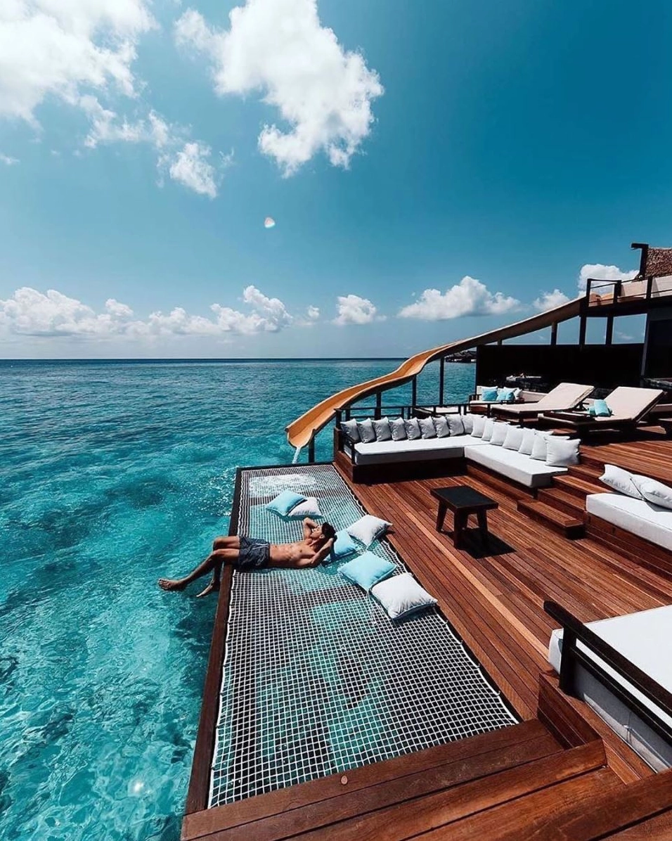 Bãi biển Maldives tuyệt đẹp với nước xanh trong veo