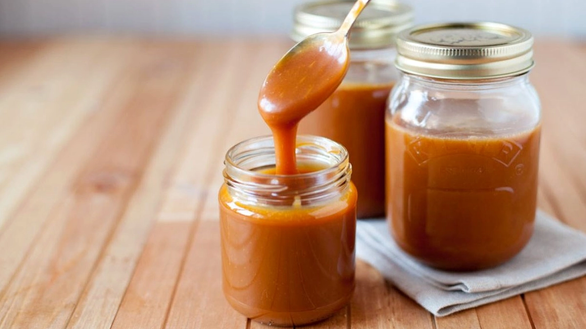 Bánh flan với lớp sốt caramel