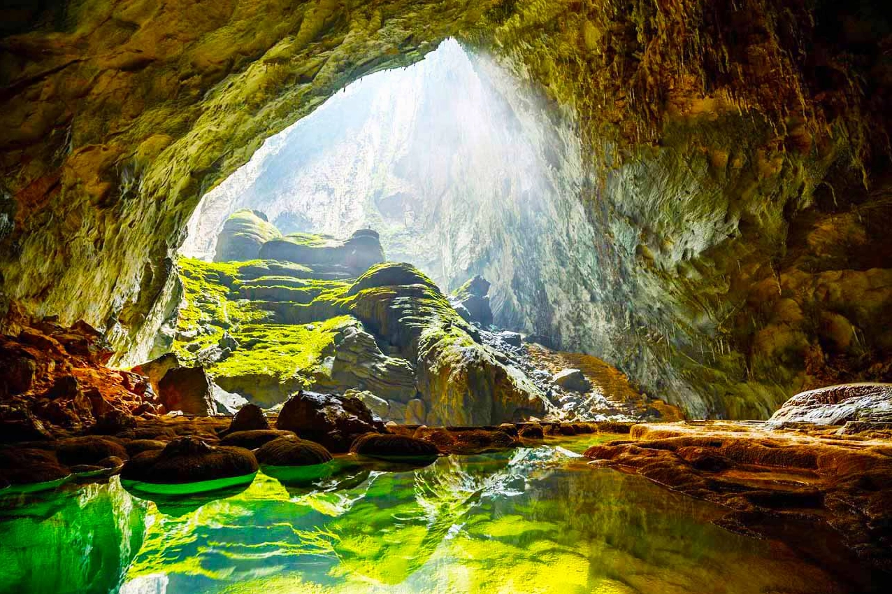 Bên trong hang động Phong Nha với thạch nhũ kỳ ảo
