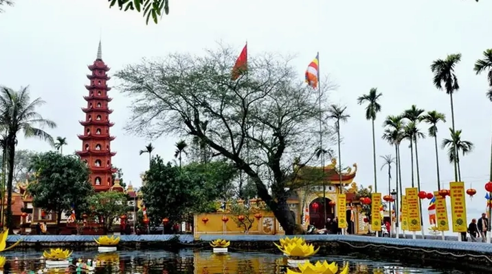 Cổng Tam Quan Chùa Trấn Quốc