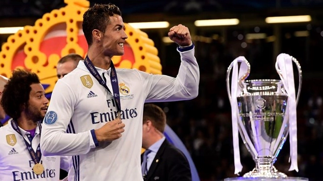 Cristiano Ronaldo ăn mừng bàn thắng