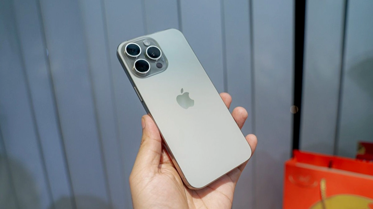 Màu Titan là màu gì? Khám phá sắc thái độc đáo và ứng dụng iPhone 15 Pro Max với màu Titan tự nhiên