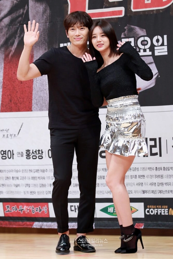 Lee Hye-ri và bạn diễn trong My Roommate Is a Gumiho