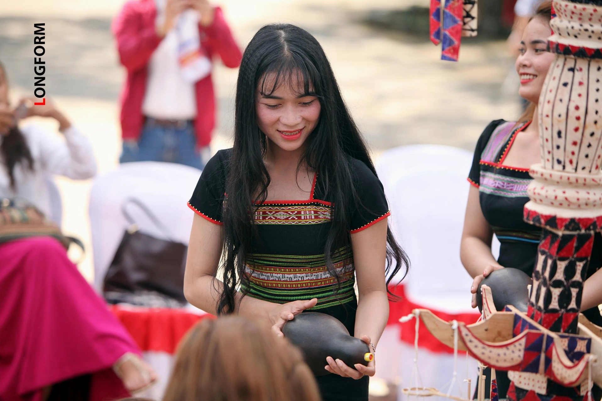 Nam giới Ê Đê trong trang phục truyền thống