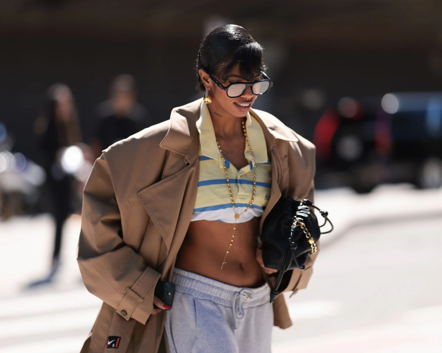 Người mẫu trình diễn trang phục athleisure