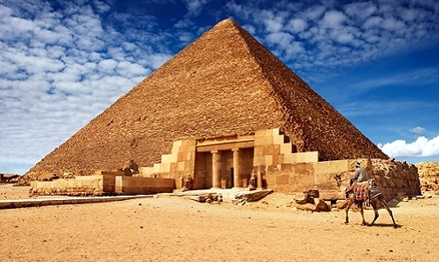 Kim Tự Tháp Giza Nằm Ở Quốc Gia Nào? Hé Lộ Bí Ẩn Ai Cập Quần thể Kim Tự Tháp Giza nhìn từ xa