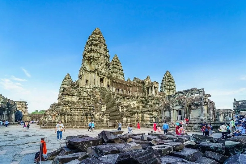 Câu đố kiến thức: Vua nào xây dựng đền Angkor Wat? Quang cảnh Angkor Wat nhìn từ trên cao