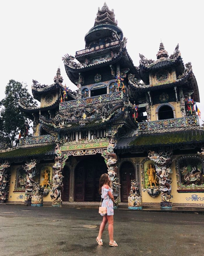 Rồng khảm sành sứ tại Chùa Linh Phước