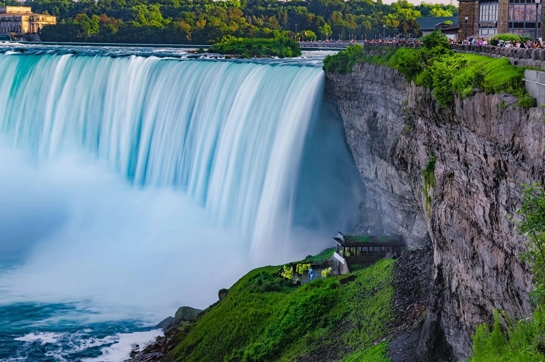 thac-nao-nam-tren-bien-gioi-my-canada-kham-pha-ky-quan-thien_266