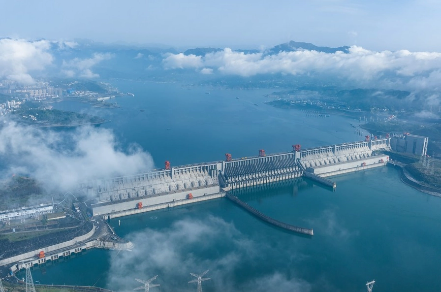 Thuyền bè di chuyển qua âu tàu của Đập Tam Hiệp