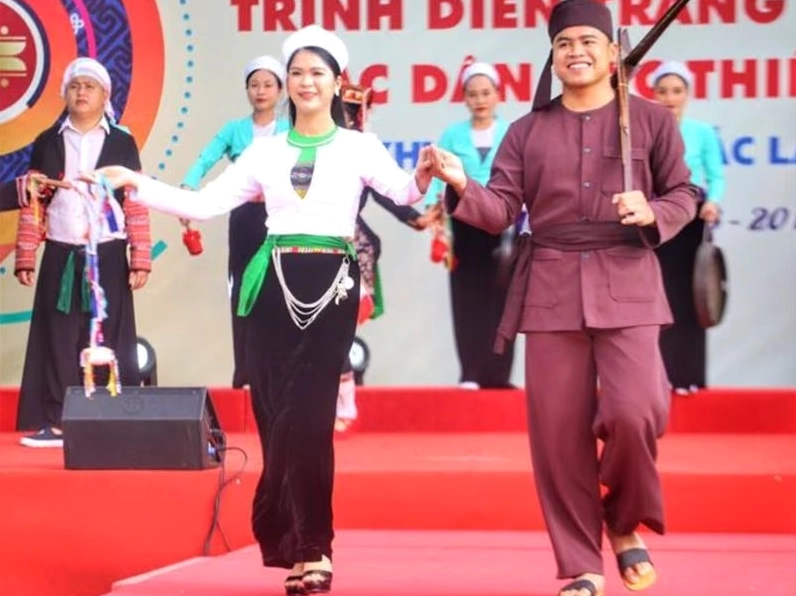 trang-phuc-dan-toc-muong-nam-net-ep-van-hoa-oc-ao_819