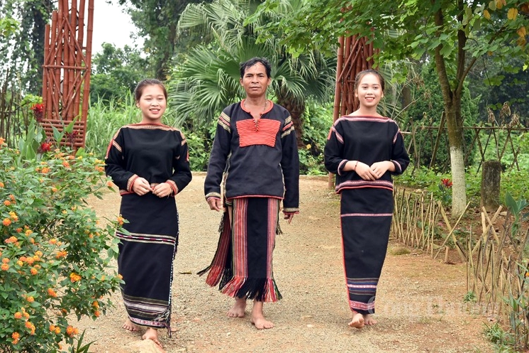Trang phục truyền thống của phụ nữ Ê Đê